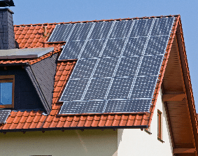toiture avec panneaux solaires valence
